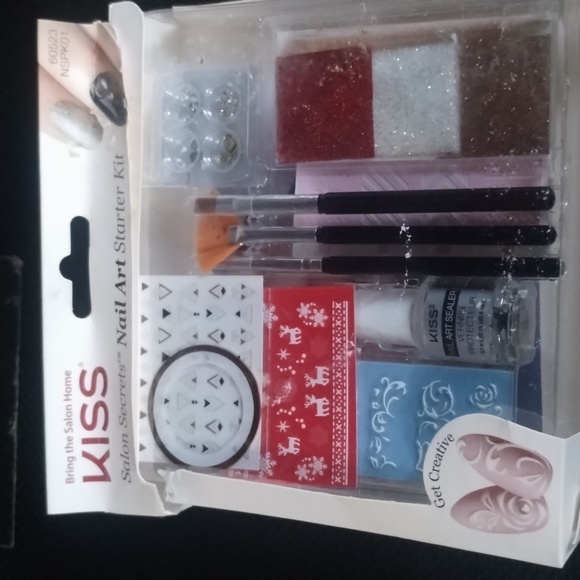 CHRISTMAS #10 PRICE REDUCED PC KISS NAIL ART  NIB=NWT - Picture 1 of 16